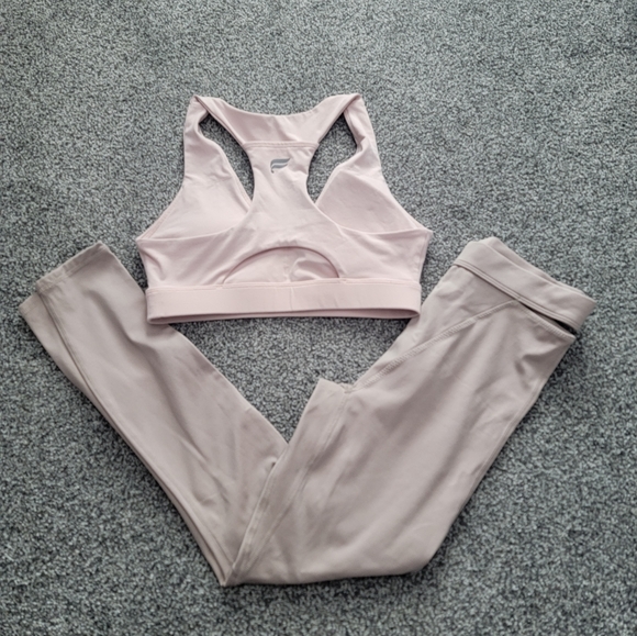 Fabletics Workout Outfit! - Picture 2 of 4